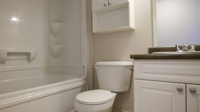 Building Photo - 535 Proudfoot Place