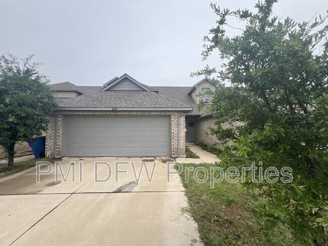 Building Photo - 208 Stone Cir