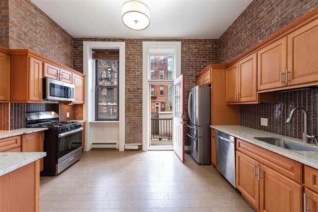 Building Photo - 207 8th St