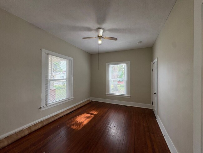 Foto del edificio - 1629 Forrest Dr