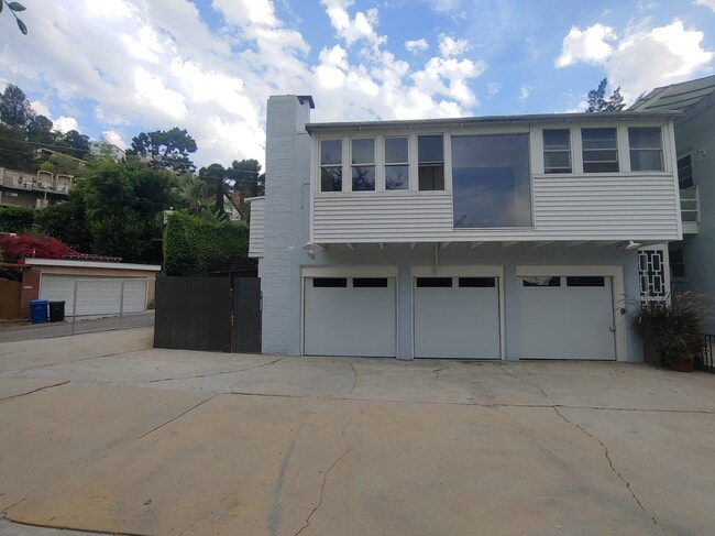 Building Photo - 1599 Sunset Plaza Dr