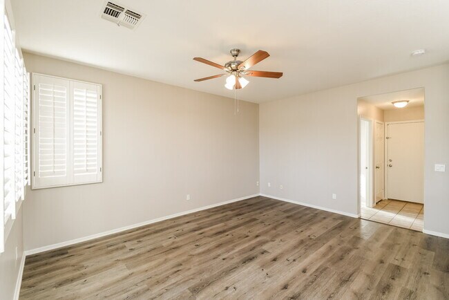 Foto del edificio - 2583 E Brooks St