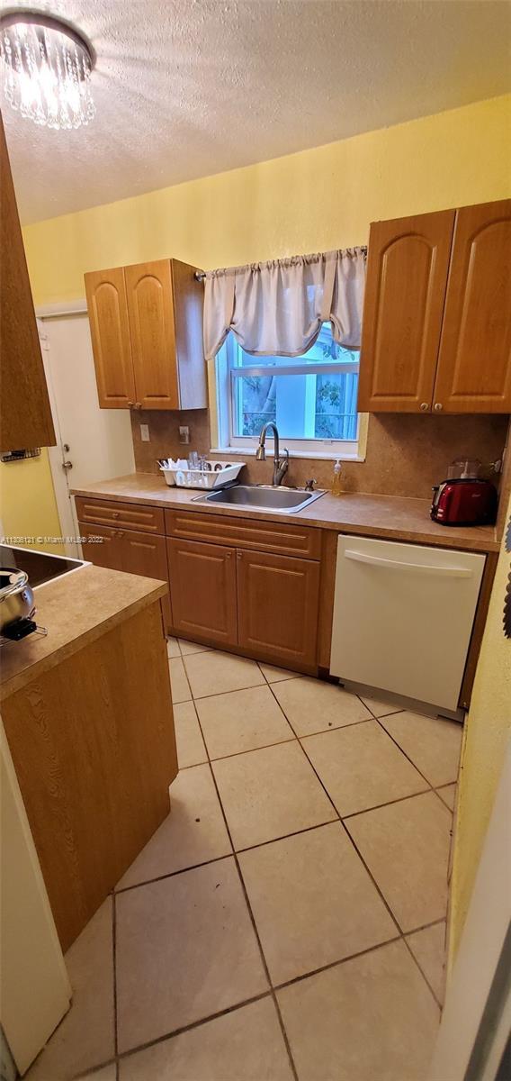 Foto del edificio - 1679 NE 175th St