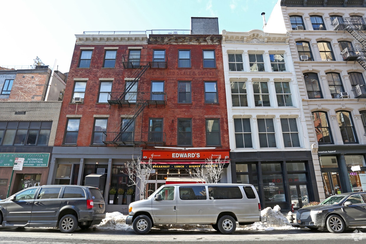 Building Photo - 136 W Broadway
