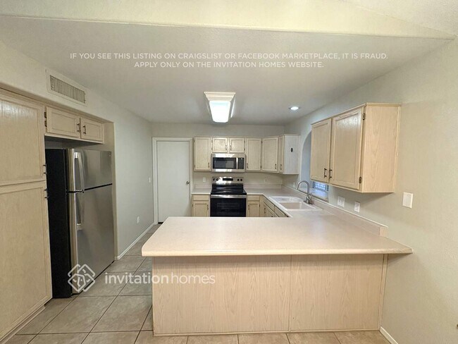 Foto del edificio - 7934 W Laurel Ln