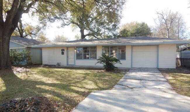 Building Photo - 5322 Dewberry St