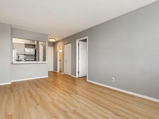 Foto del edificio - 5500 Friendship Blvd