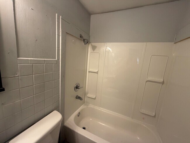 Building Photo - 1014 Koehn-
