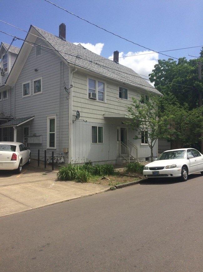 367 W Cleveland St, Woodburn, OR 97071 Apartments Woodburn, OR