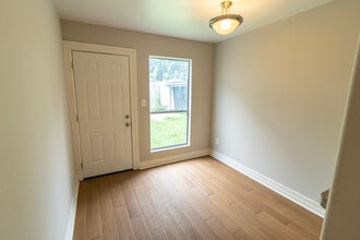 Building Photo - 304 Truman St,