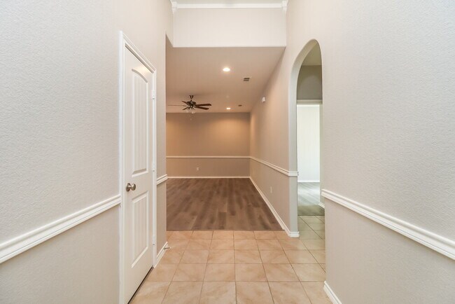 Foto del edificio - 400 Fawn Hill Dr