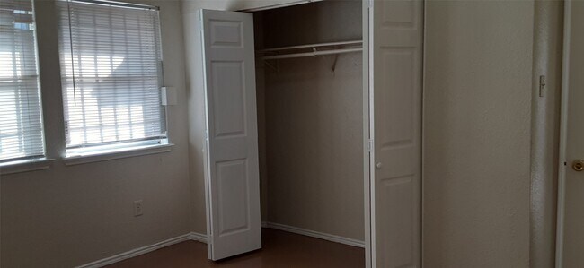 Foto del edificio - 6406 Costa Mesa Dr