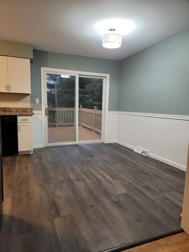 Building Photo - 2 Regal Pl