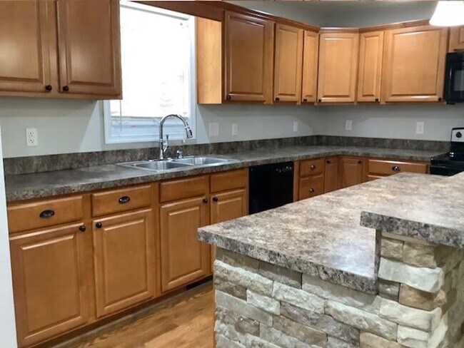 Foto del edificio - 1337 Pine Bluff Dr