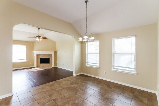 Foto del edificio - 5203 Lost Cove Ln