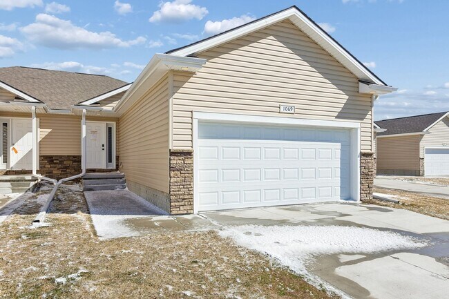Foto del edificio - 4 Bedroom Townhome