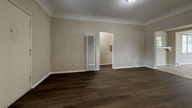 Foto del edificio - Charming 2 Bedroom 1 Bathroom Home Located...