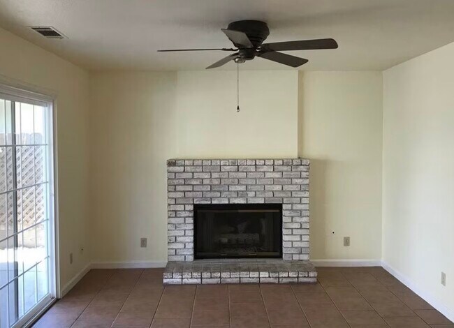 Foto del edificio - 2145 Cheyenne Way
