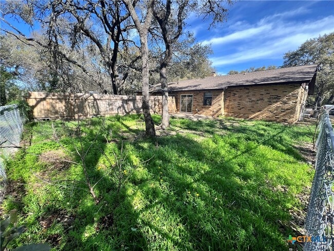 Building Photo - 401 Quail Run Dr