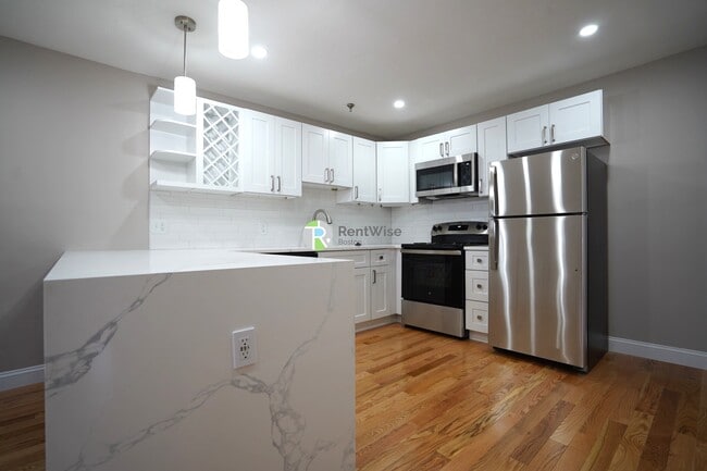 Foto del edificio - 1198 Commonwealth Ave