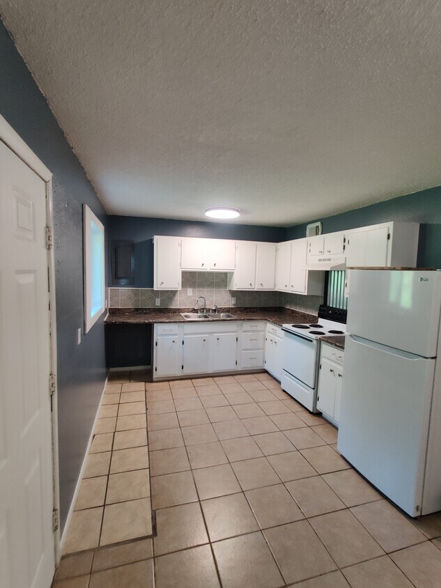 Primary Photo - 142 Fields St