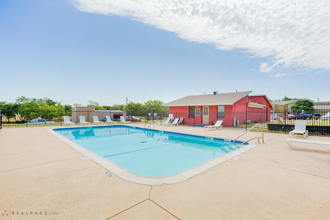 Building Photo - 711 Santa Fe Dr