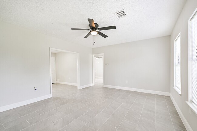 Building Photo - 5007 Northridge Dr
