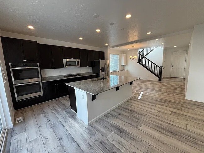 Foto del edificio - 2042 N Elderberry Dr