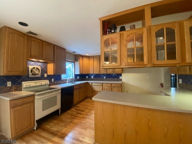 Foto del edificio - 13 Washington Ln