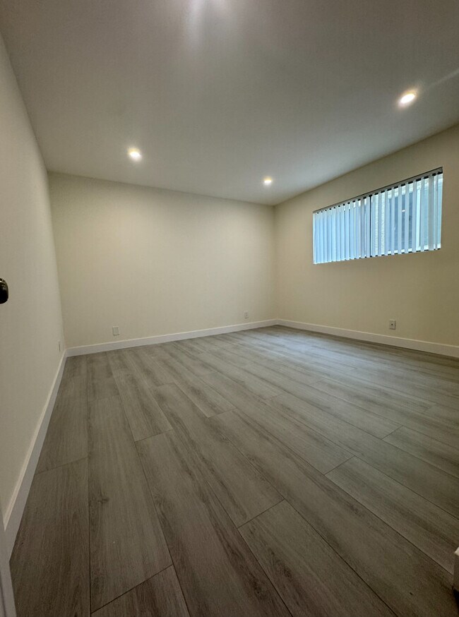 Foto del edificio - 142 S Normandie Ave