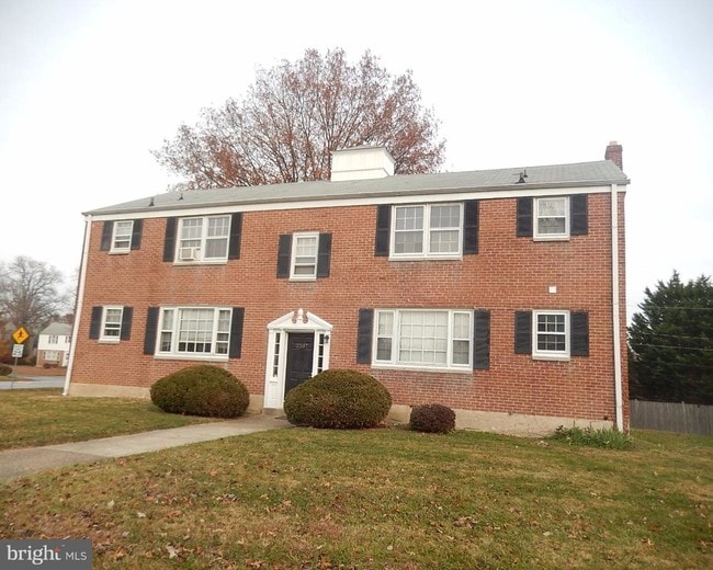 Building Photo - 2203 Inglewood Rd
