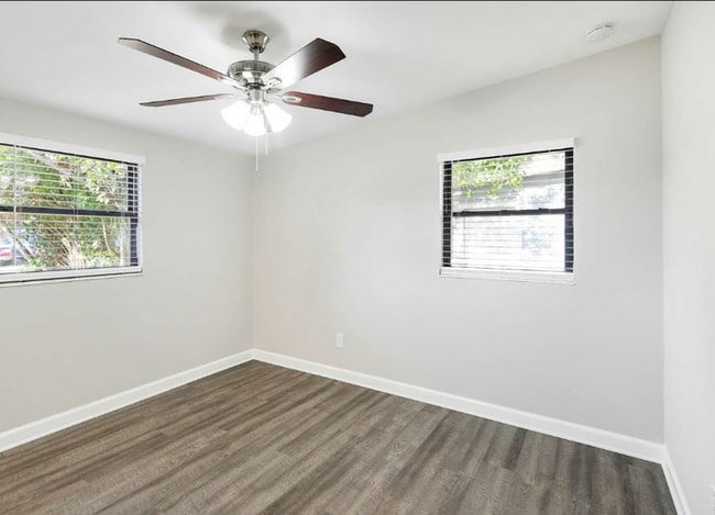 Foto del edificio - 8847 N 33rd St