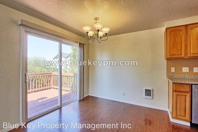 Building Photo - 2 br, 1 bath House - 3300 Kauffman Avenue #21