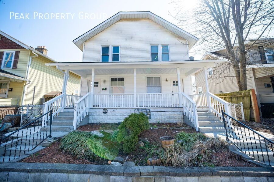 Primary Photo - Available Now! Newly Renovated 3 Bedroom D...