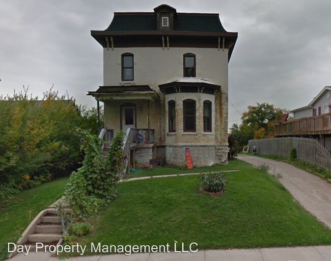 110110 1/2 W 4th St, Kaukauna, WI 54130 Condo for Rent in Kaukauna