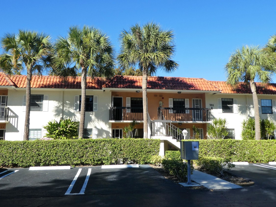 Foto principal - 701 Avenue L Ave
