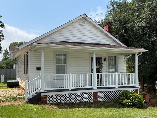 Building Photo - 305 Sussex St