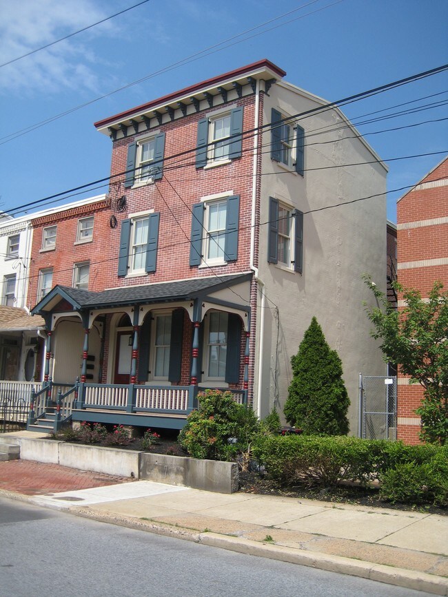Foto del edificio - 711 N Washington St