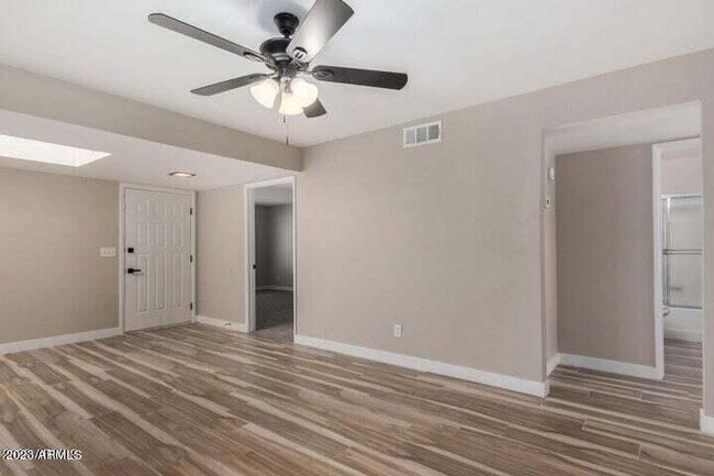 Foto del edificio - 742 W Duke Dr