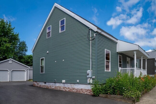 Building Photo - 67 Aubin St