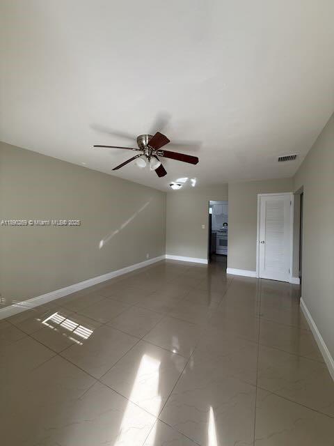 Building Photo - 946 Laurel Dr