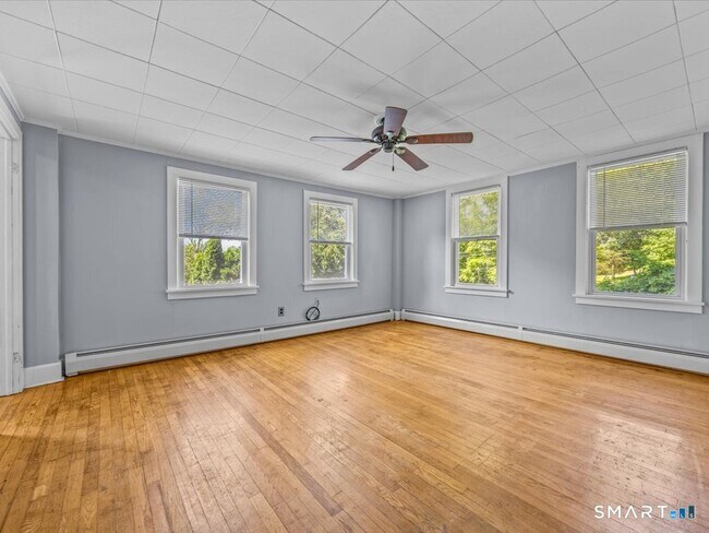 Foto del edificio - 440 Taylor Hill Rd