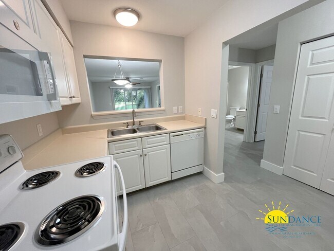 Building Photo - Lovely 2 Bedroom Condo at Florida Club