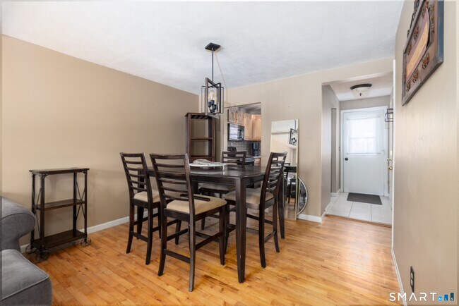 Foto del edificio - 53 Hiltbrand Rd