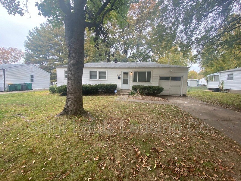 657 Gleason Dr, Bellefontaine Neighbors, MO 63137 House Rental in