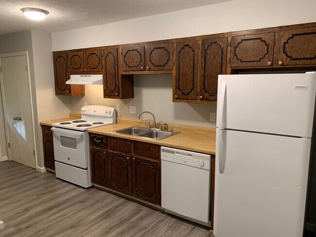 Building Photo - 27 Rushwood Dr