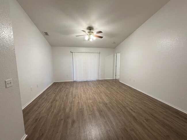 Building Photo - 3004 Wentworth Pl