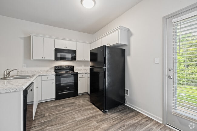 2BR, 2BA - 900SF - Kitchen - Springhill Apartments
