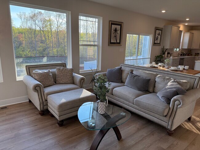 Building Photo - 5202 Newport Cir