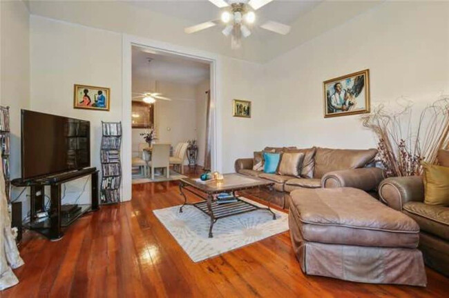 Foto del edificio - 4426 S Carrollton Ave